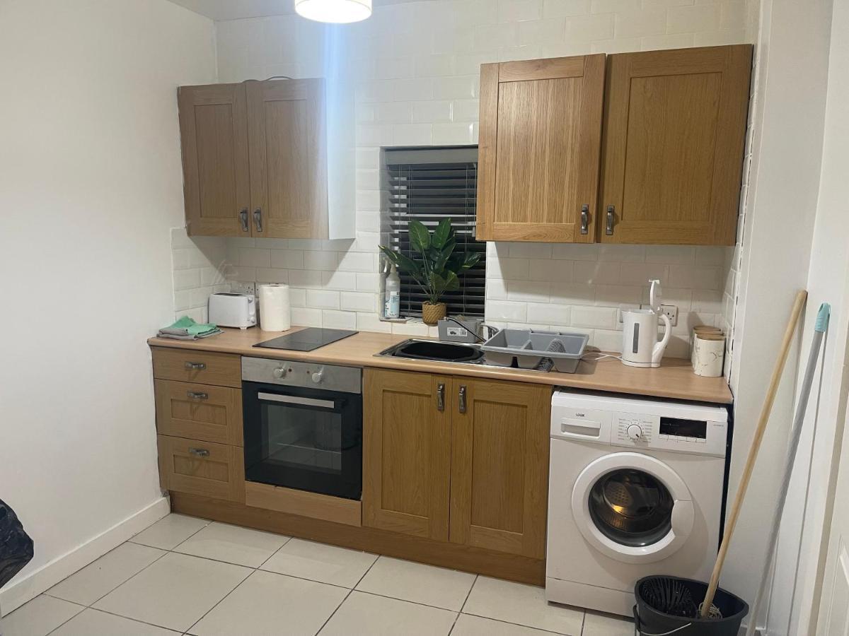 2 Bed Flat Right In Centre Of Portrush Town Apartman Kültér fotó